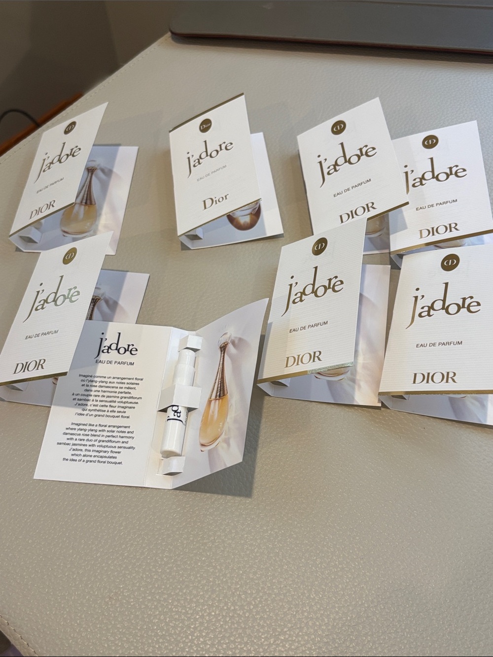 Dior J'adore Eau de Parfum Sample (8 samples )